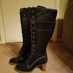 8.5 black Timberland boots (like new)